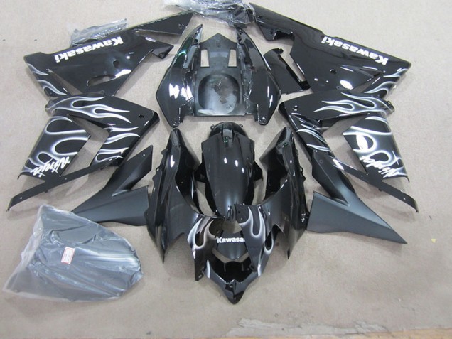 Carénage Moto ZX10R 2003-2005 - Noir avec Blanc Flamme Carénage Moto ZX10R 2003-2005 - Noir avec Blanc Flamme